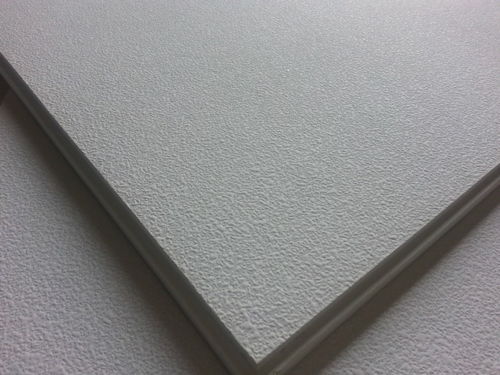室內(nèi)用玻纖天花板 吸音性能優(yōu)越防火a級(jí)玻纖吸音板